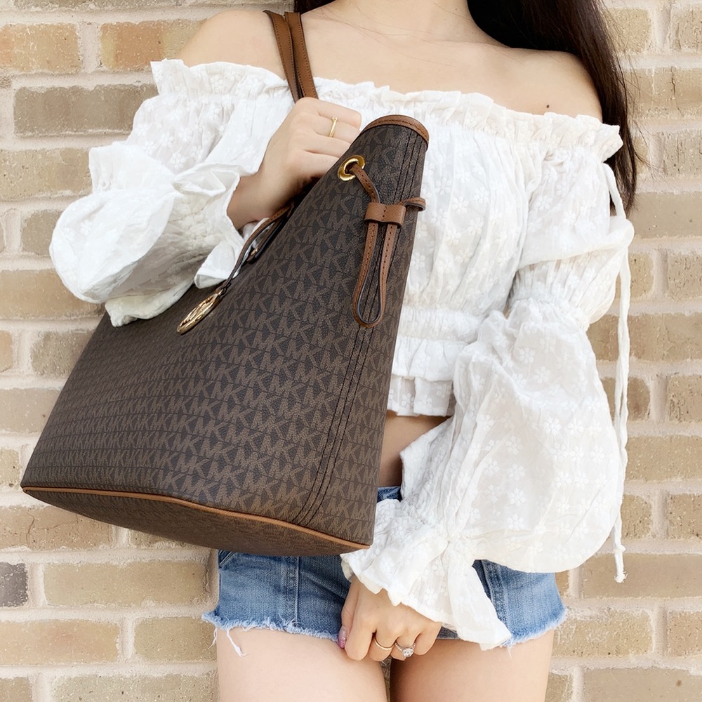 👜 ‼️SALE‼️ Large Michael Kors Tote 👛 - Picture 3 of 3